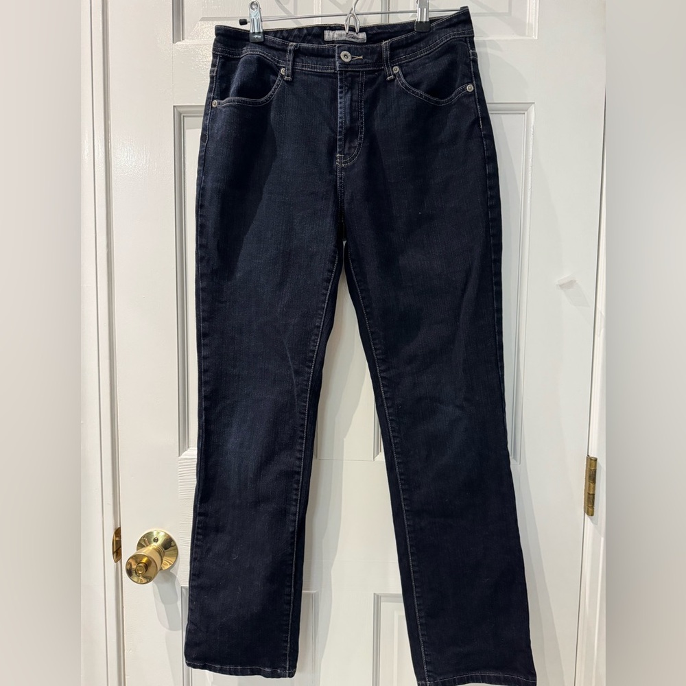 Chico’s platinum dark wash jeans. Size 0 regular 
98% cotton 2% Lycra  comfort